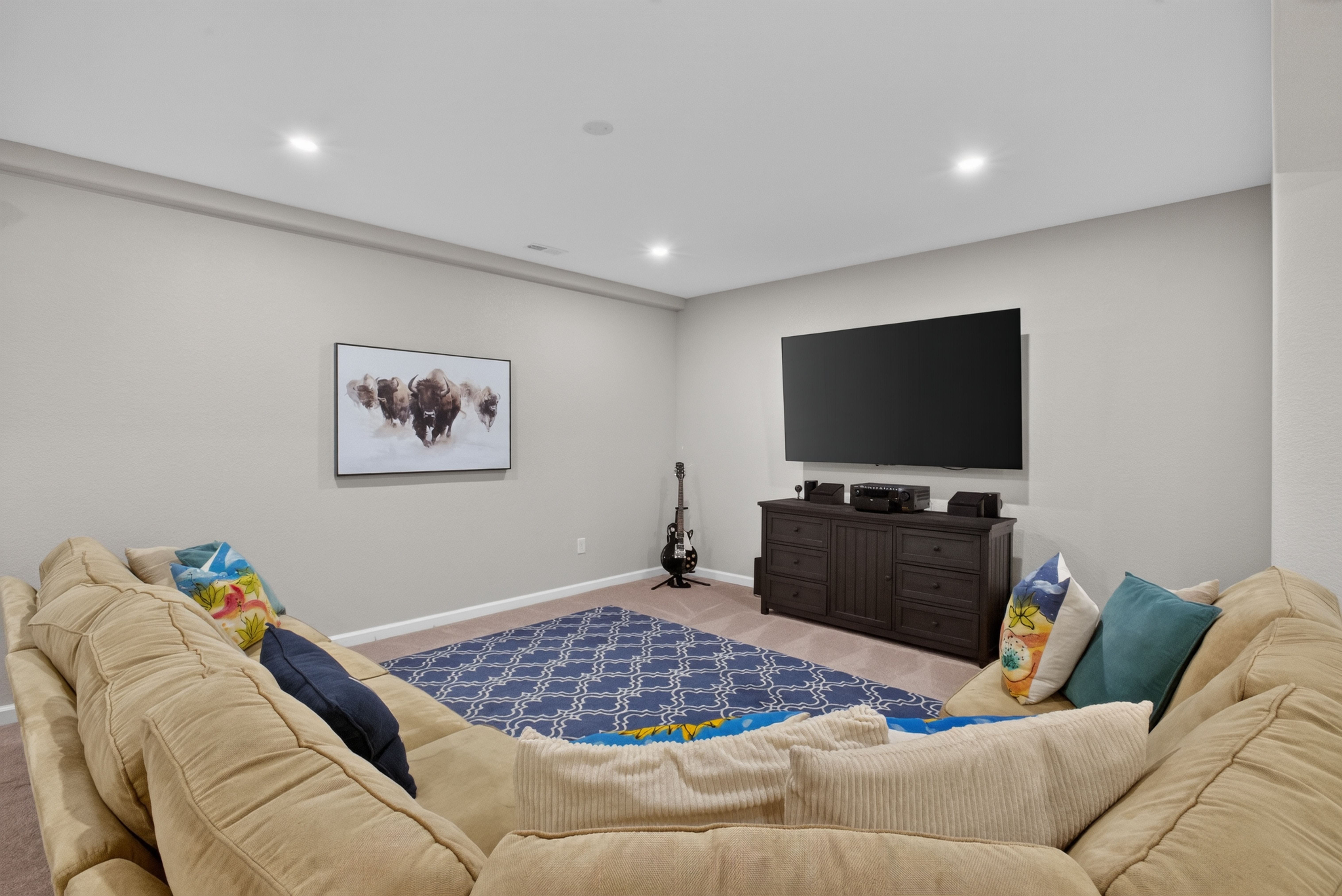  Sought-After Main Level Living - 物件實景