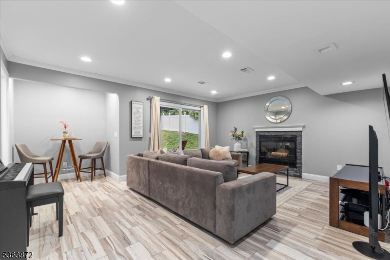 Berkeley Heights, New Jersey, 07922, United States, 4 Bedrooms Bedrooms, ,3 BathroomsBathrooms,Residential,For Sale,1931712