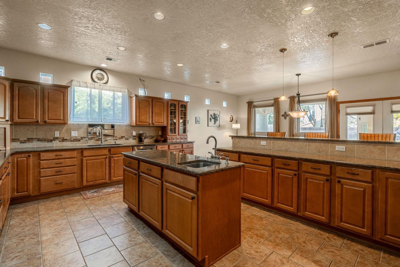 Albuquerque, New Mexico, 87114, United States, 3 Bedrooms Bedrooms, ,3 BathroomsBathrooms,Residential,For Sale,1996892