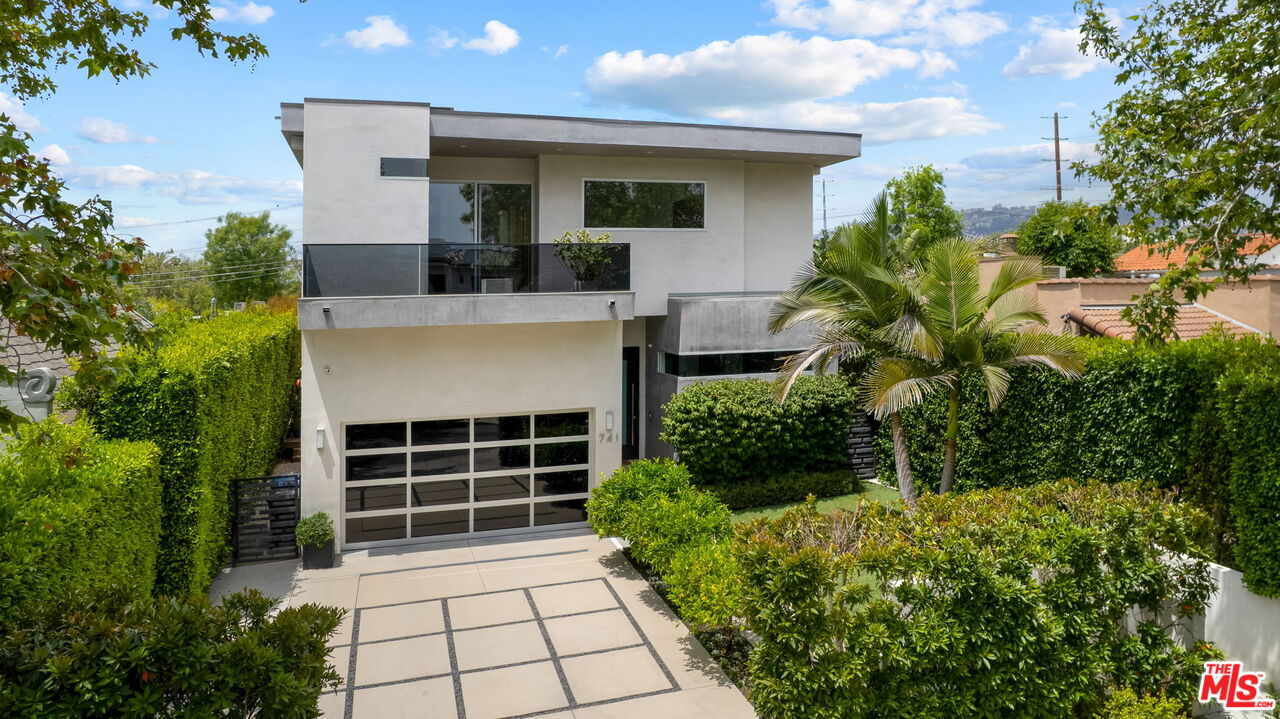 Los Angeles, California, 90046, United States, 5 Bedrooms Bedrooms, ,2 BathroomsBathrooms,Residential,For Sale,1829471