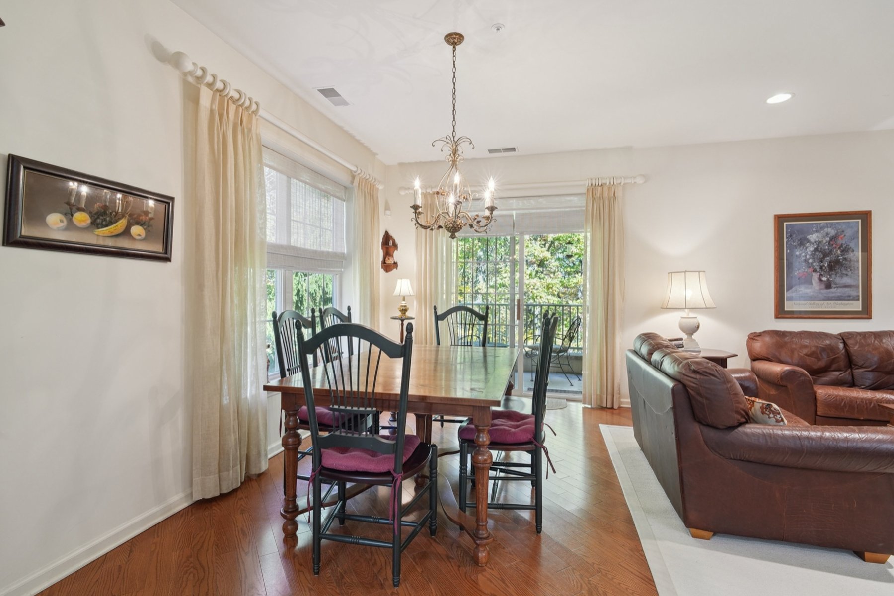  One Floor ?Fox Hills? Corner Unit Offers Many Available Amenities - 物件實景