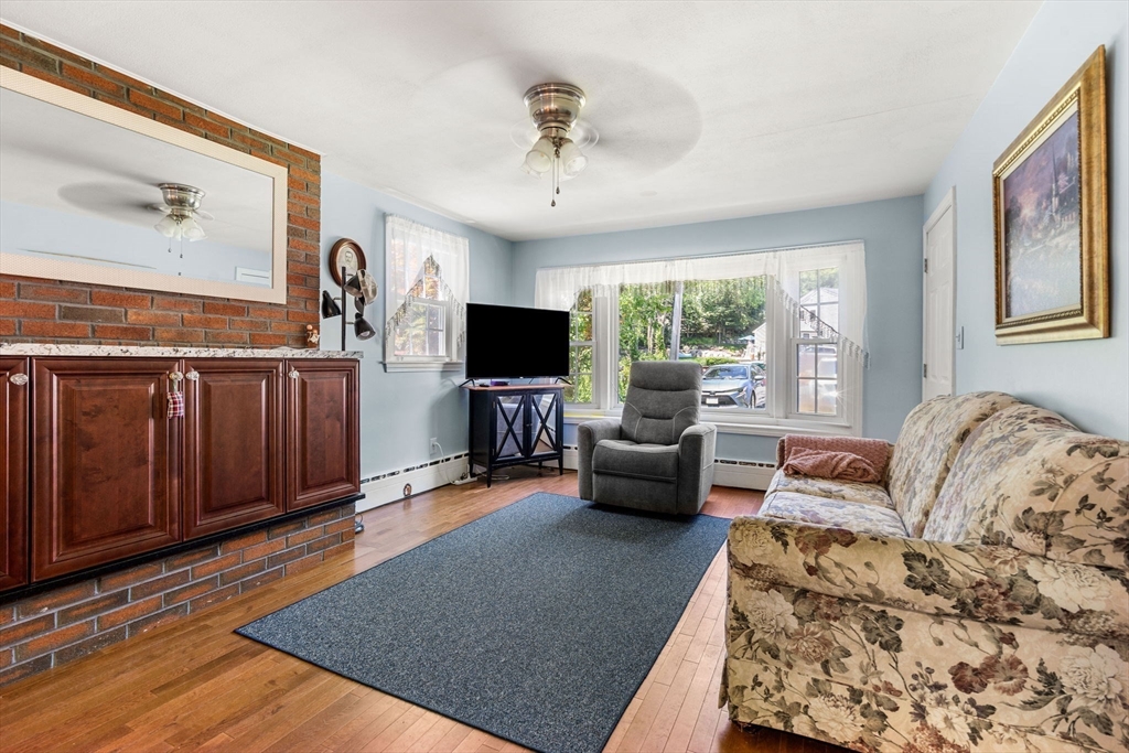 Lowell, Massachusetts, 01852, United States, 5 Bedrooms Bedrooms, ,4 BathroomsBathrooms,Residential,For Sale,1874290