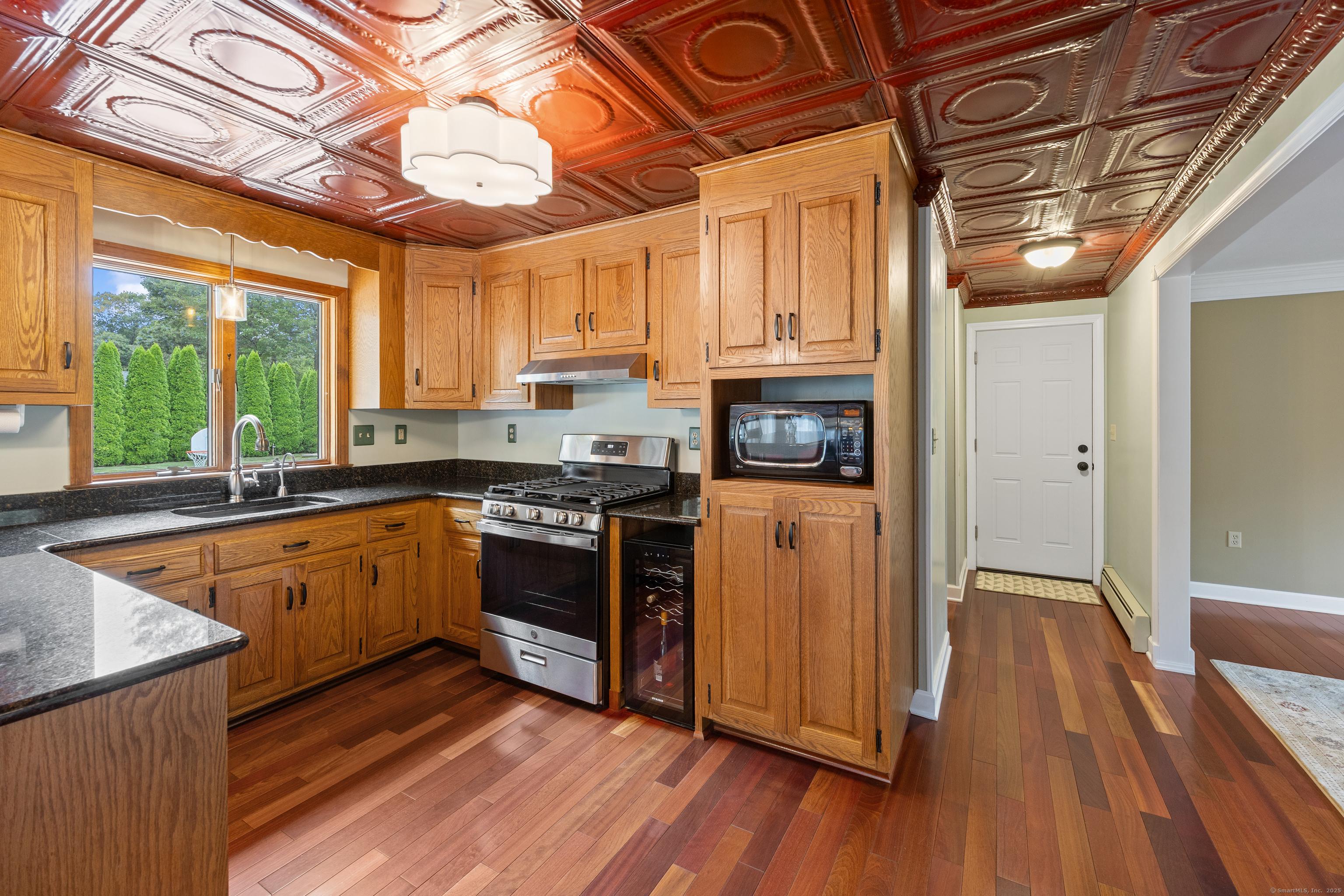 Southington, Connecticut, 06489, United States, 3 Bedrooms Bedrooms, ,3 BathroomsBathrooms,Residential,For Sale,1935376