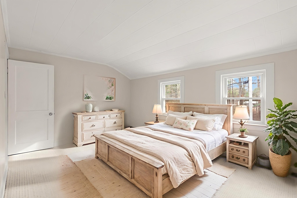 Dunstable, Massachusetts, 01827, United States, 4 Bedrooms Bedrooms, ,2 BathroomsBathrooms,Residential,For Sale,2001941