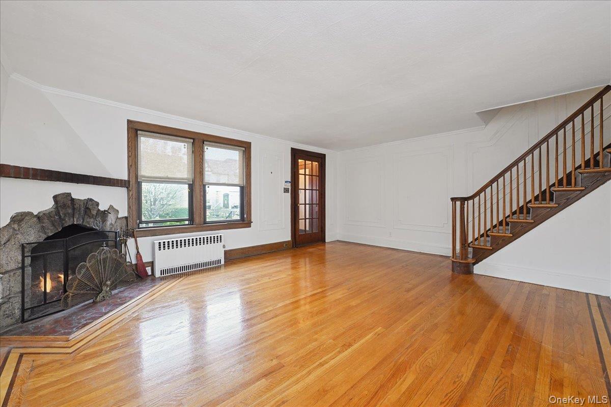 Valley Stream, New York, 11581, United States, 3 Bedrooms Bedrooms, ,2 BathroomsBathrooms,Residential,For Sale,1998416