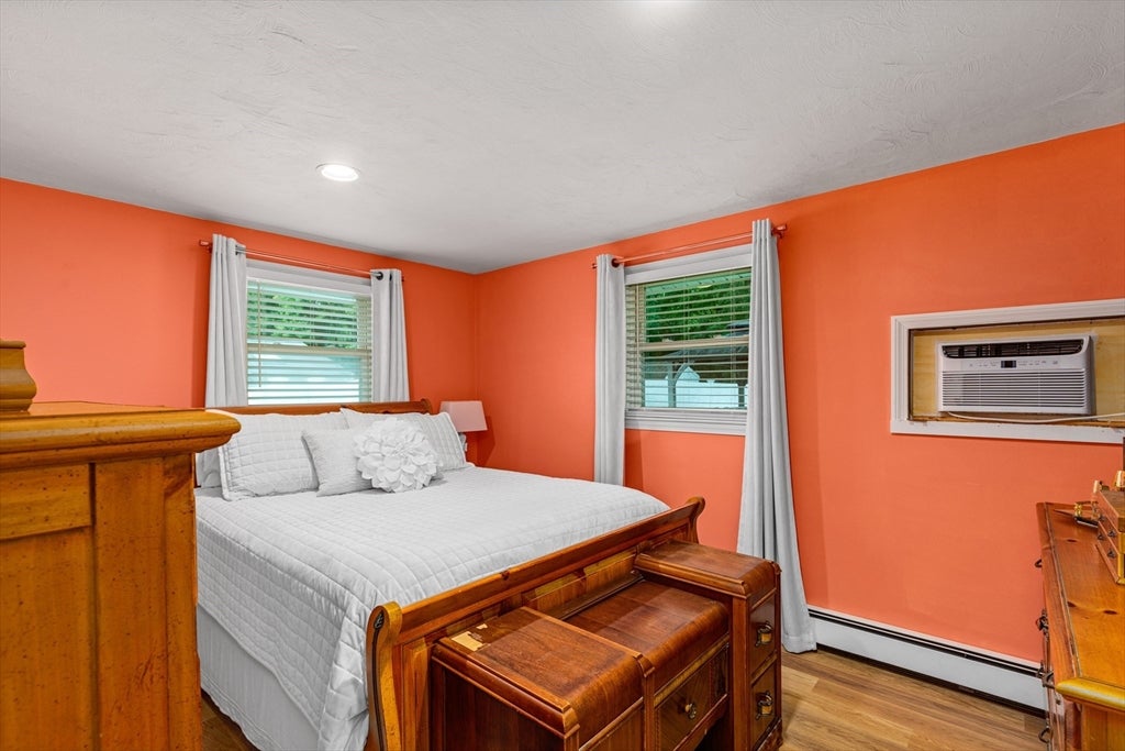Holbrook, Massachusetts, 02343, United States, 3 Bedrooms Bedrooms, ,1 BathroomBathrooms,Residential,For Sale,1921162