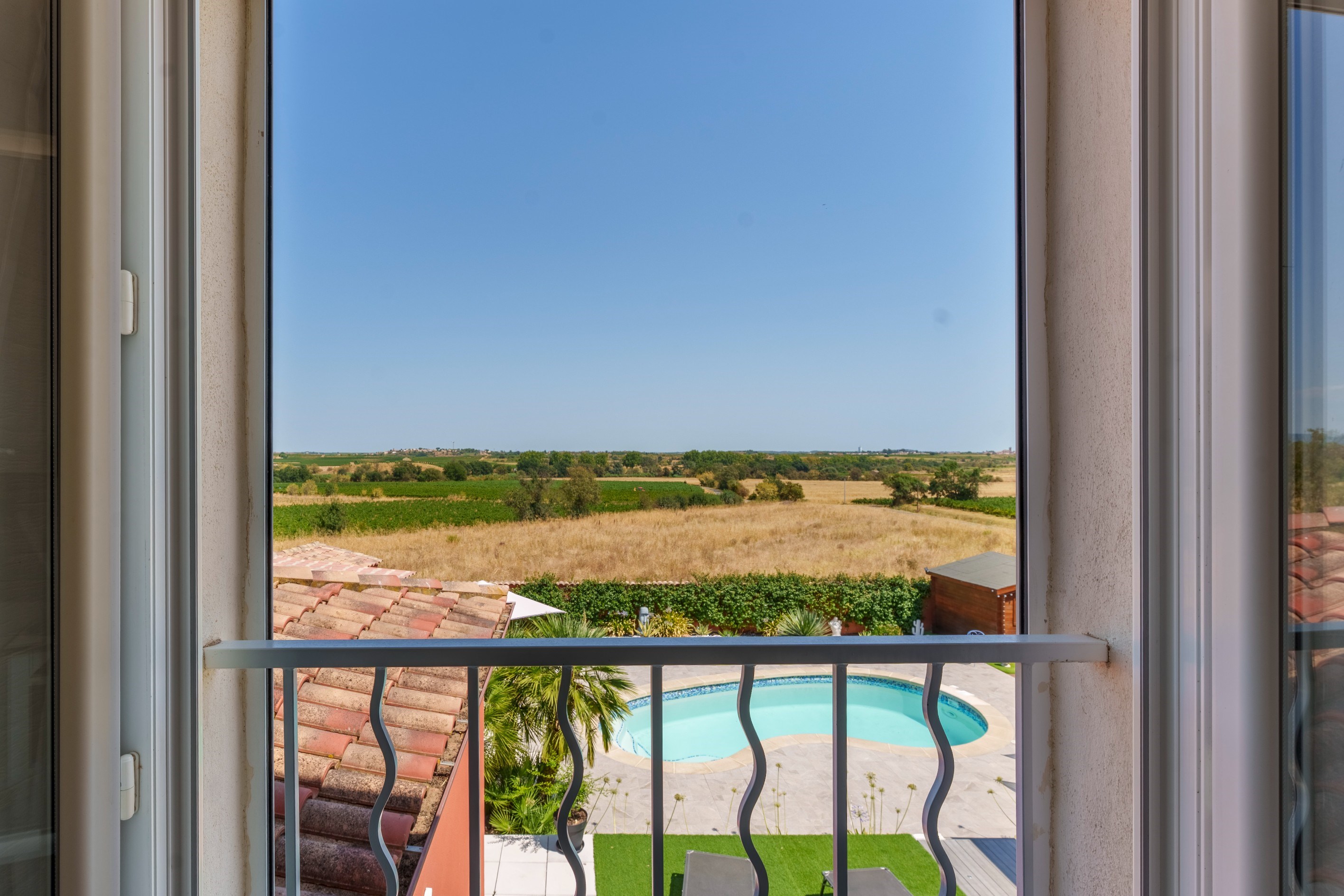  LIGHT-FILLED VILLA WITH POOL AND VINEYARD VIEWS - 物件實景