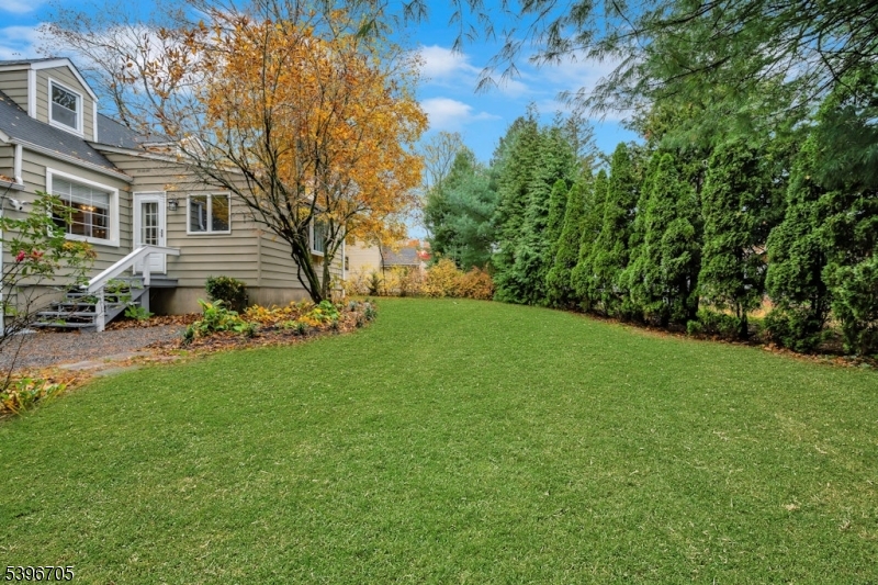 Mountain Lakes Boro, New Jersey, 07046, United States, 3 Bedrooms Bedrooms, ,2 BathroomsBathrooms,Residential,For Sale,1991088