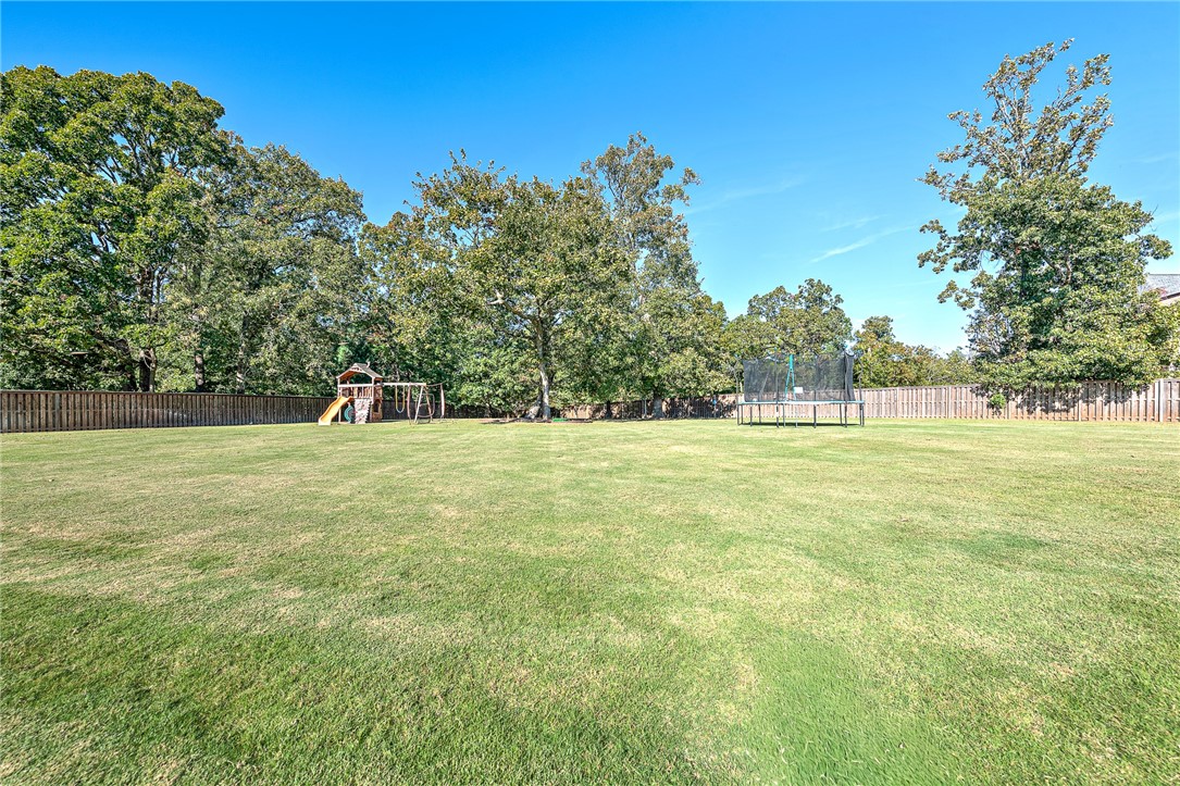 Centerton, Arkansas, 72719, United States, 5 Bedrooms Bedrooms, ,5 BathroomsBathrooms,Residential,For Sale,1992149