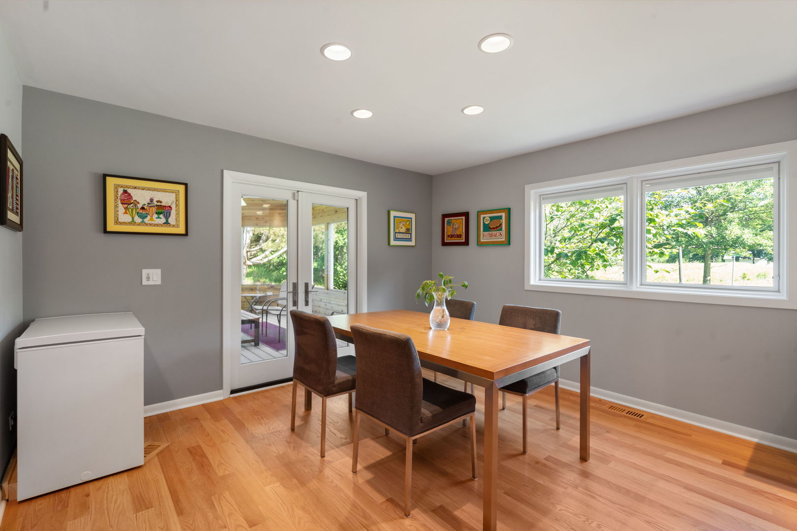 Highland Park, Illinois, 60035, United States, 2 Bedrooms Bedrooms, ,3 BathroomsBathrooms,Residential,For Sale,1903435