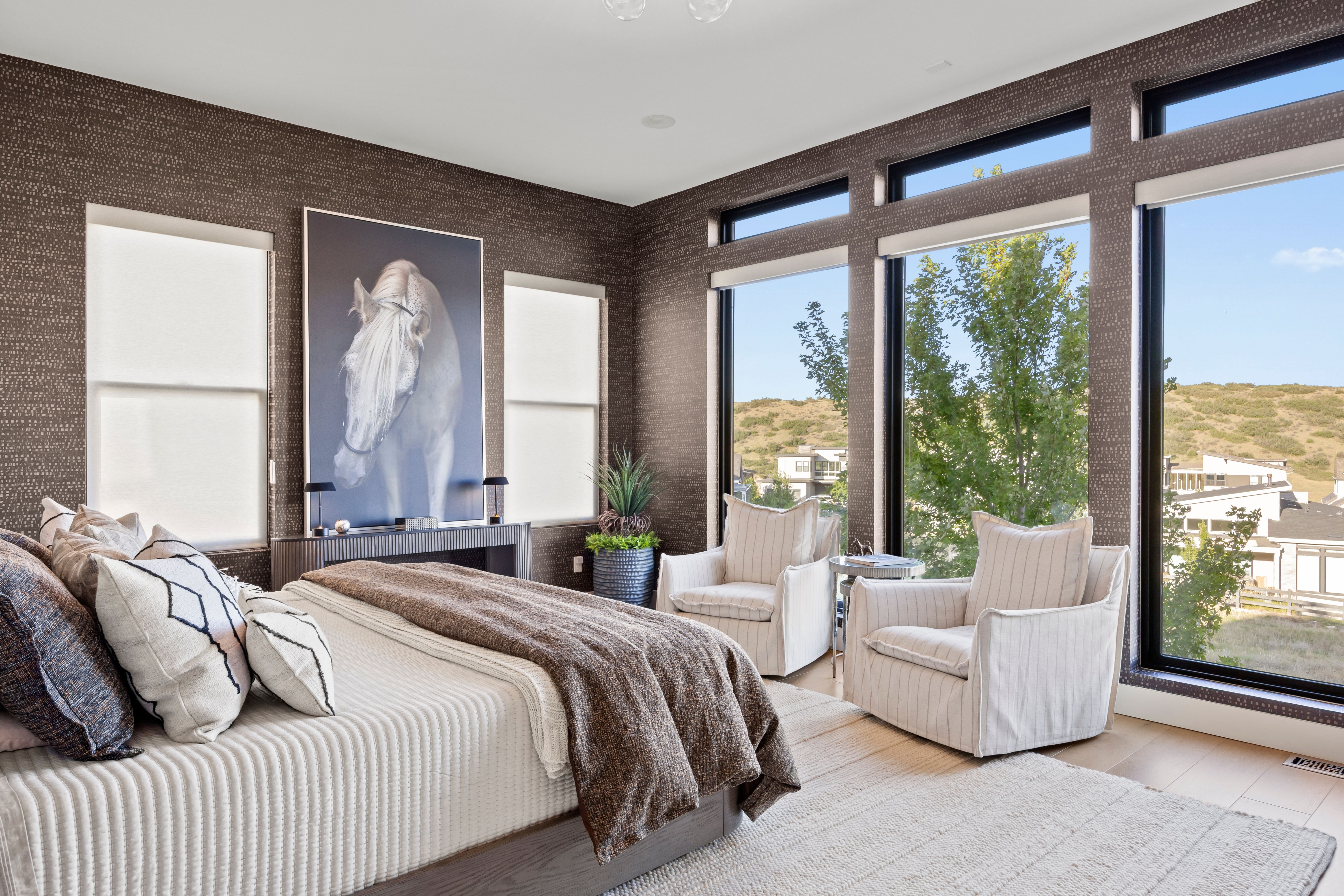  Abundance of Large Windows Showcasing Peaceful Canyon and Ridge Views - 物件實景