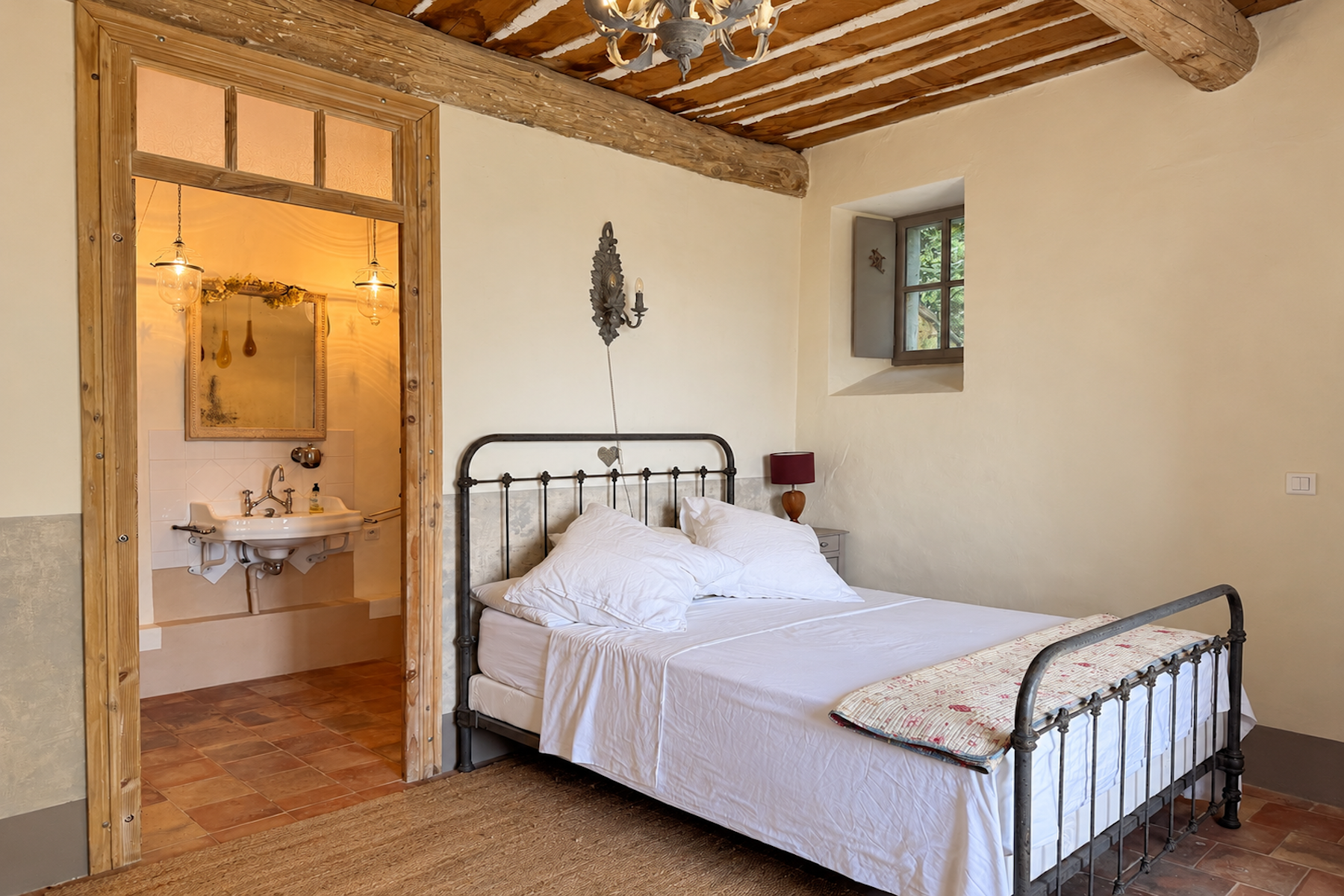  Elegant Stone Residence with Exceptional Volumes and Timeless Charm - 物件實景