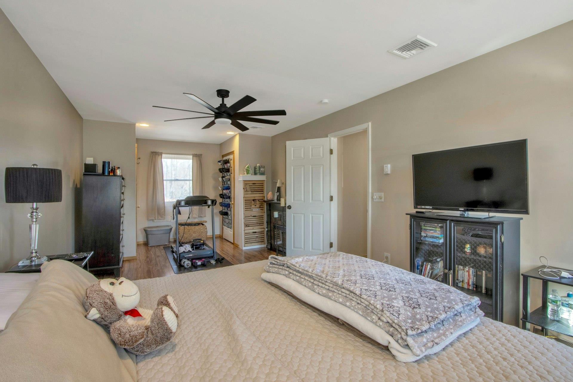 Washingtonville, New York, 10992, United States, 4 Bedrooms Bedrooms, ,2 BathroomsBathrooms,Residential,For Sale,1888612