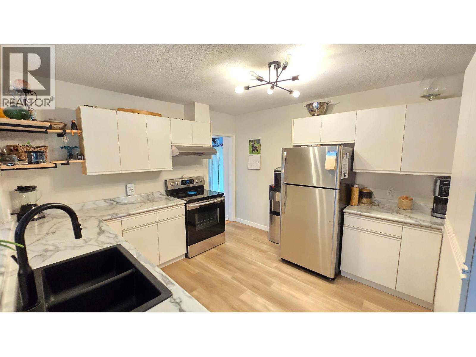 KAMLOOPS, British Columbia, V2C 4Y6, CA, 3 Bedrooms Bedrooms, ,2 BathroomsBathrooms,Residential,For Sale,1950750