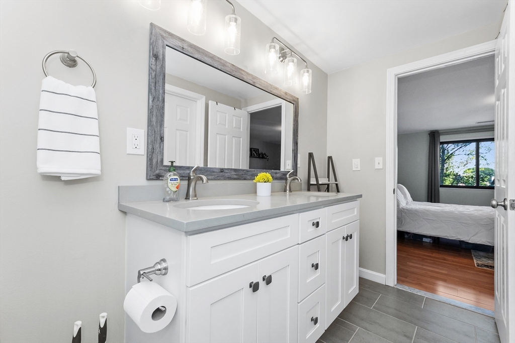 Medford, Massachusetts, 02155, United States, 2 Bedrooms Bedrooms, ,2 BathroomsBathrooms,Residential,For Sale,1939761