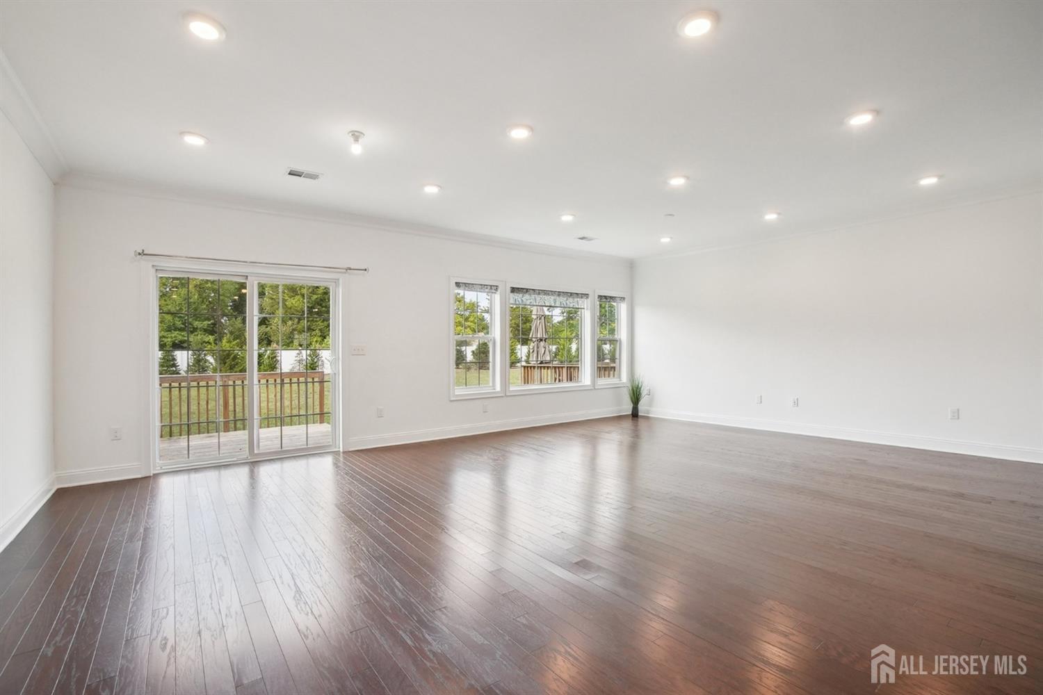 Franklin Twsp, New Jersey, 08873, United States, 2 Bedrooms Bedrooms, ,3 BathroomsBathrooms,Residential,For Sale,2003285