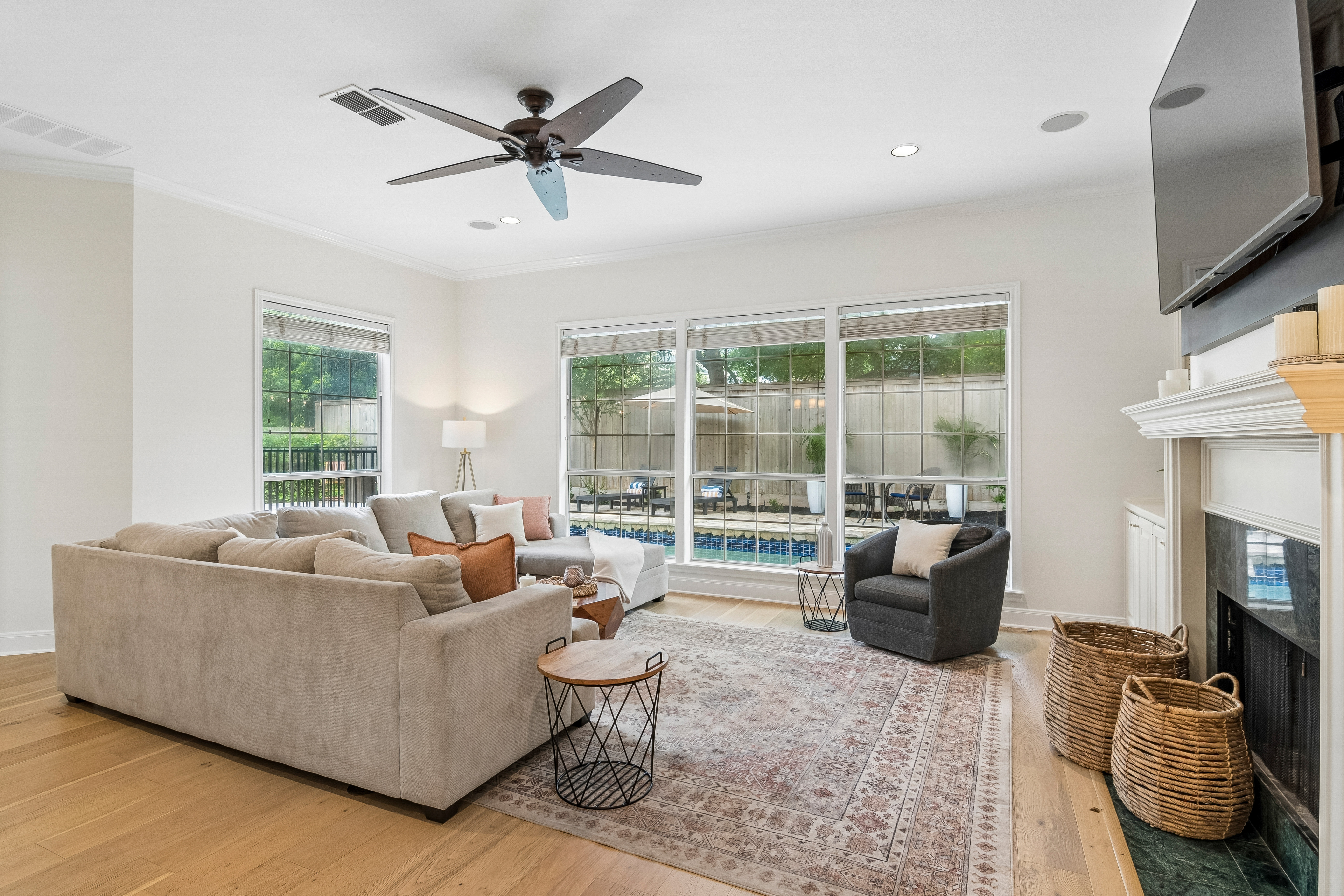  Elegant Deerfield Retreat with Resort-Style Backyard - 物件實景