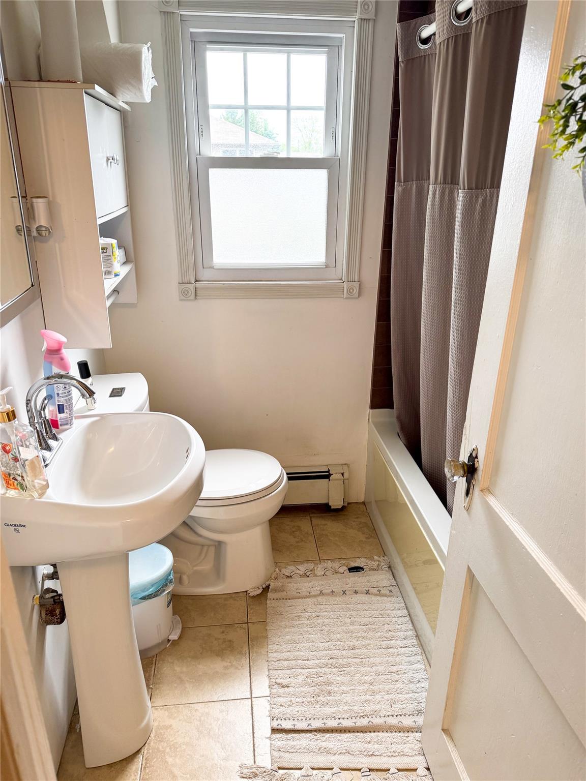 Lindenhurst, New York, 11757, United States, 3 Bedrooms Bedrooms, ,2 BathroomsBathrooms,Residential,For Sale,1921759