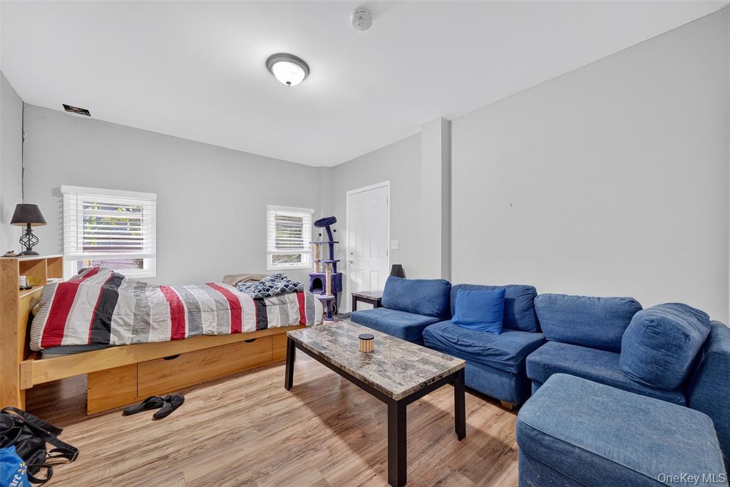 New Windsor, New York, 12553, United States, 4 Bedrooms Bedrooms, ,2 BathroomsBathrooms,Residential,For Sale,1977430