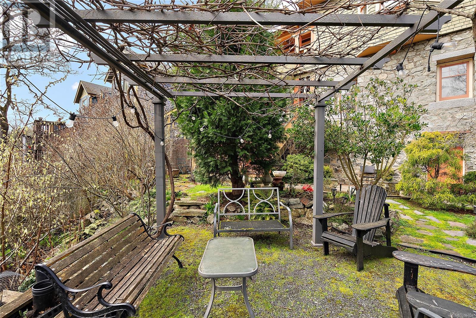 ESQUIMALT, British Columbia, V9A 5A9, CA, 2 Bedrooms Bedrooms, ,1 BathroomBathrooms,Residential,For Sale,1948185