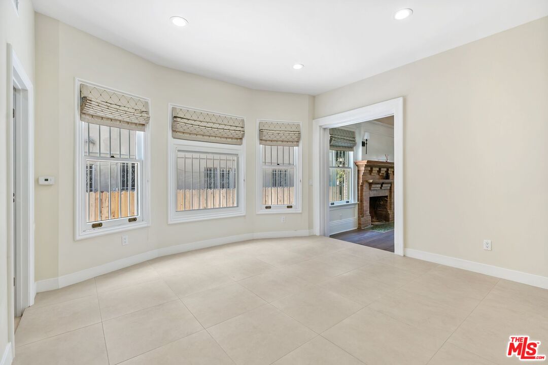 Los Angeles, California, 90006, United States, 7 Bedrooms Bedrooms, ,6 BathroomsBathrooms,Residential,For Sale,1848318