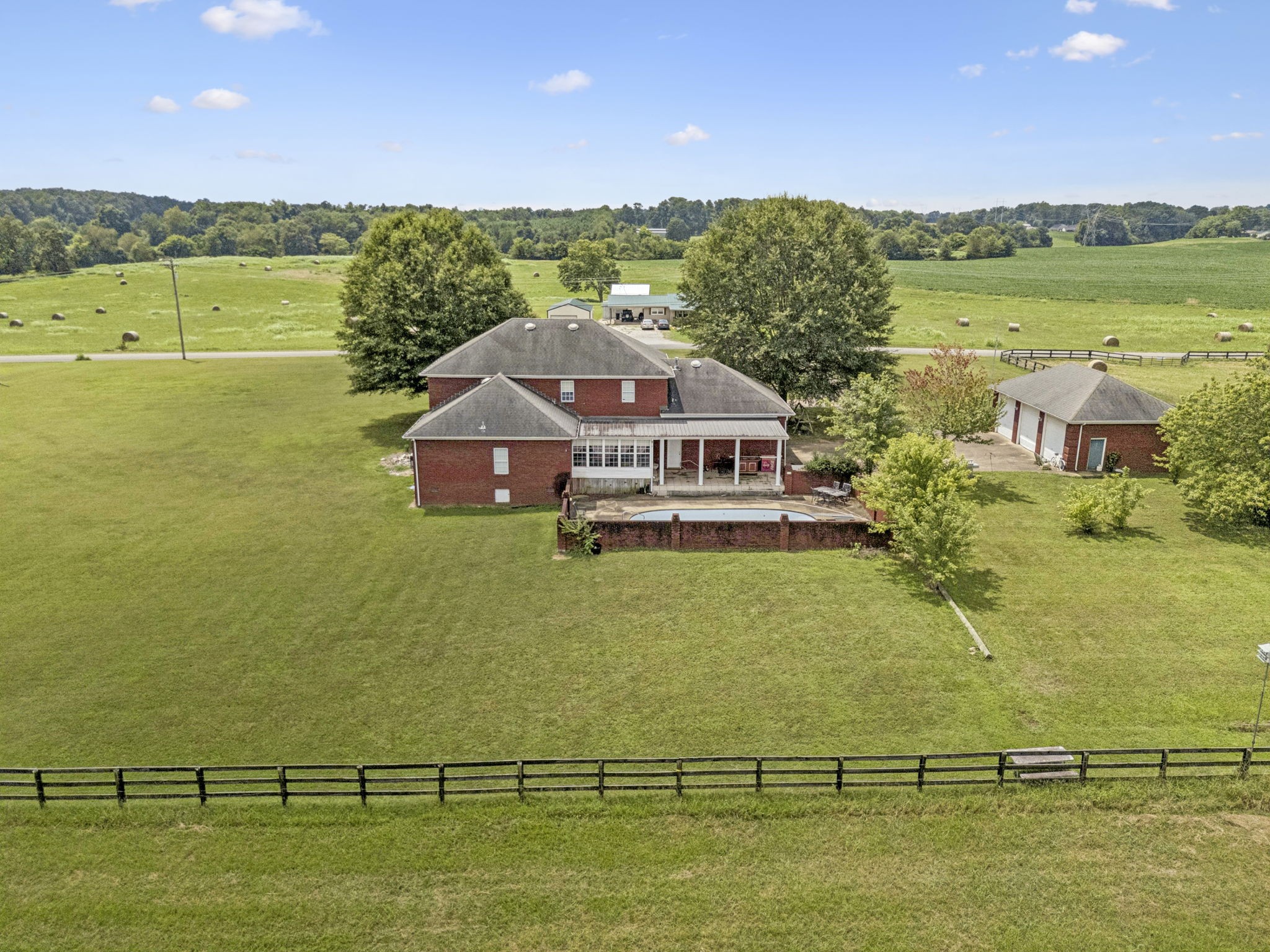 Lawrenceburg, Tennessee, 38464, United States, 5 Bedrooms Bedrooms, ,4 BathroomsBathrooms,Residential,For Sale,1918040