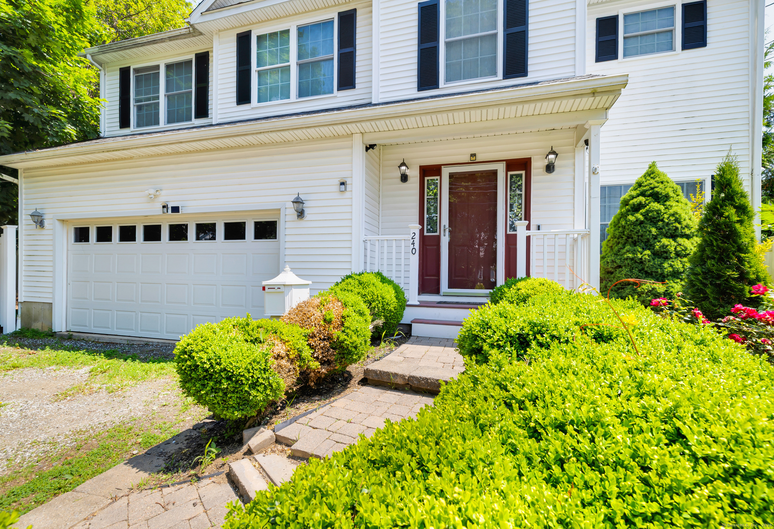 Stratford, Connecticut, 06614, United States, 5 Bedrooms Bedrooms, ,4 BathroomsBathrooms,Residential,For Sale,1896589