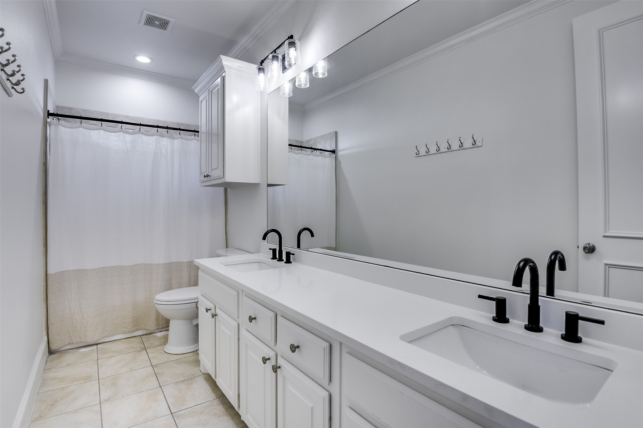 Mabank, Texas, 75156, United States, 3 Bedrooms Bedrooms, ,3 BathroomsBathrooms,Residential,For Sale,1990997