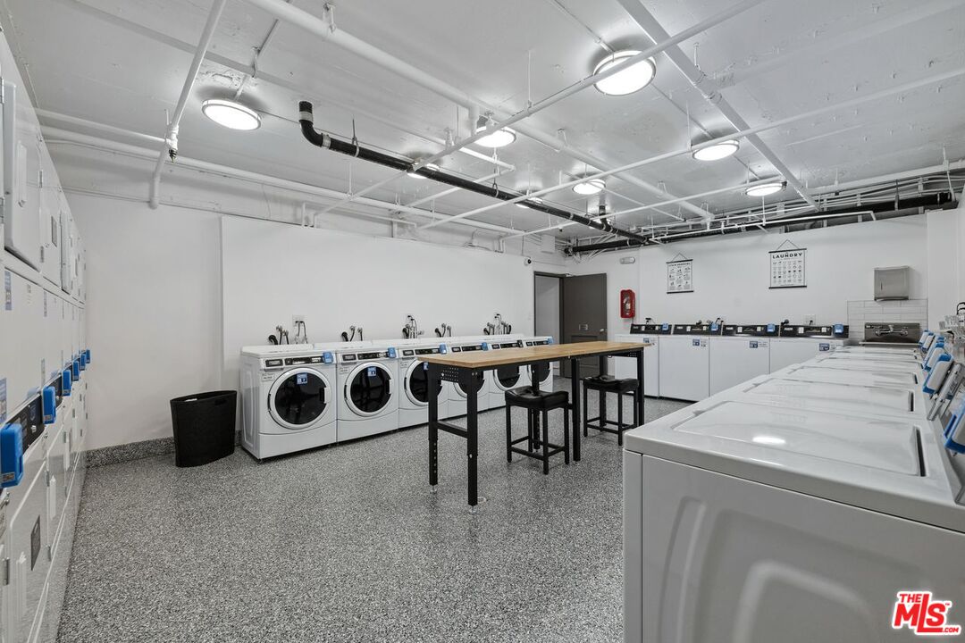 Los Angeles, California, 90024, United States, 2 Bedrooms Bedrooms, ,1 BathroomBathrooms,Residential,For Sale,1948814