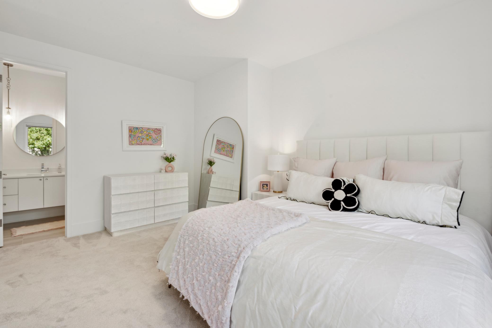 Chanhassen, Minnesota, 55317, United States, 4 Bedrooms Bedrooms, ,4 BathroomsBathrooms,Residential,For Sale,1994530