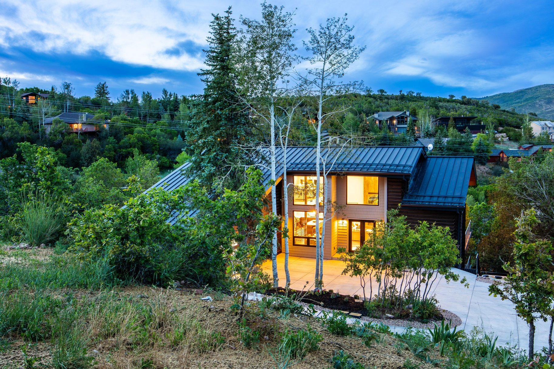  Full Scale Rebuild with Amazing Outdoor Spaces and Views - 物件實景