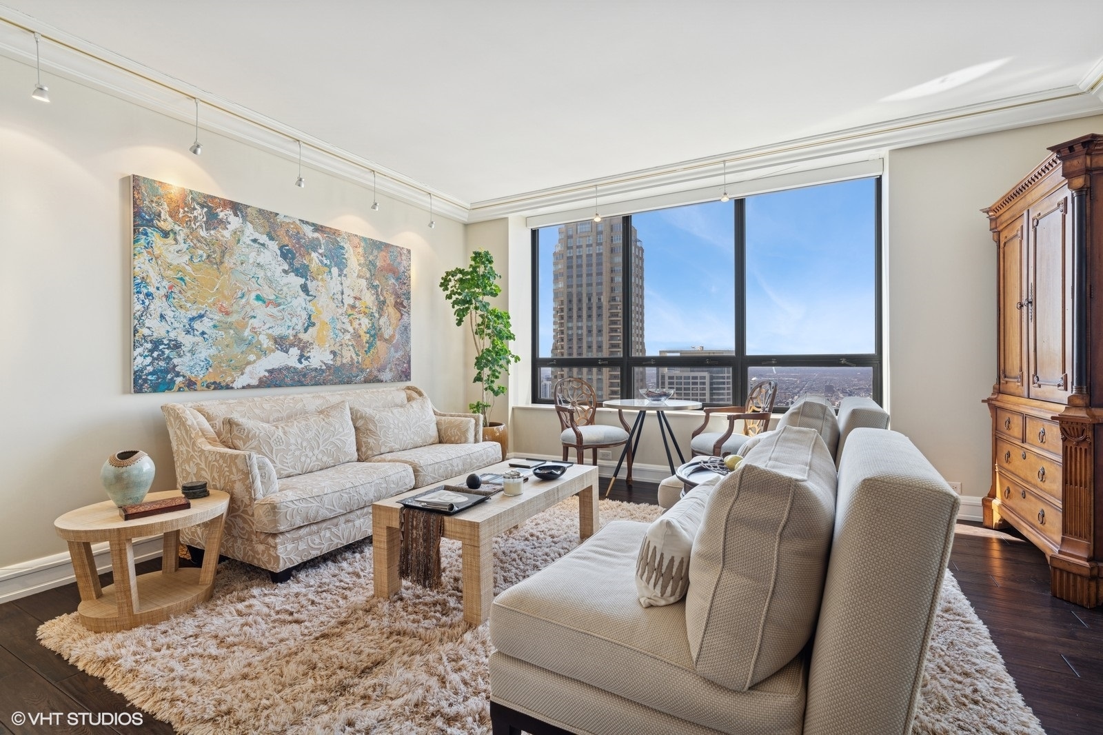 Chicago, Illinois, 60611, United States, 3 Bedrooms Bedrooms, ,3 BathroomsBathrooms,Residential,For Sale,1941703