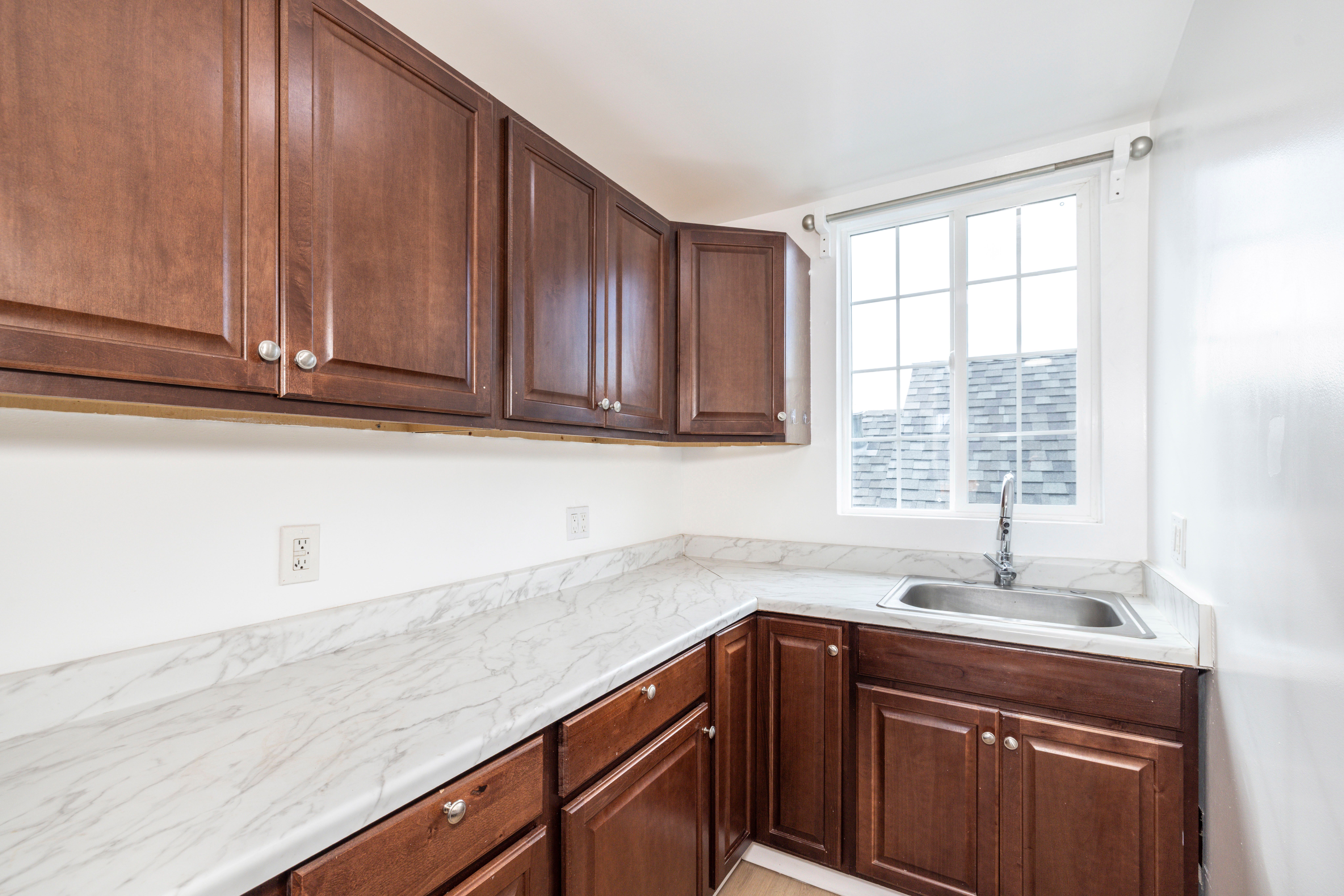  Spacious Two-Level Home with Large Backyard - 物件實景