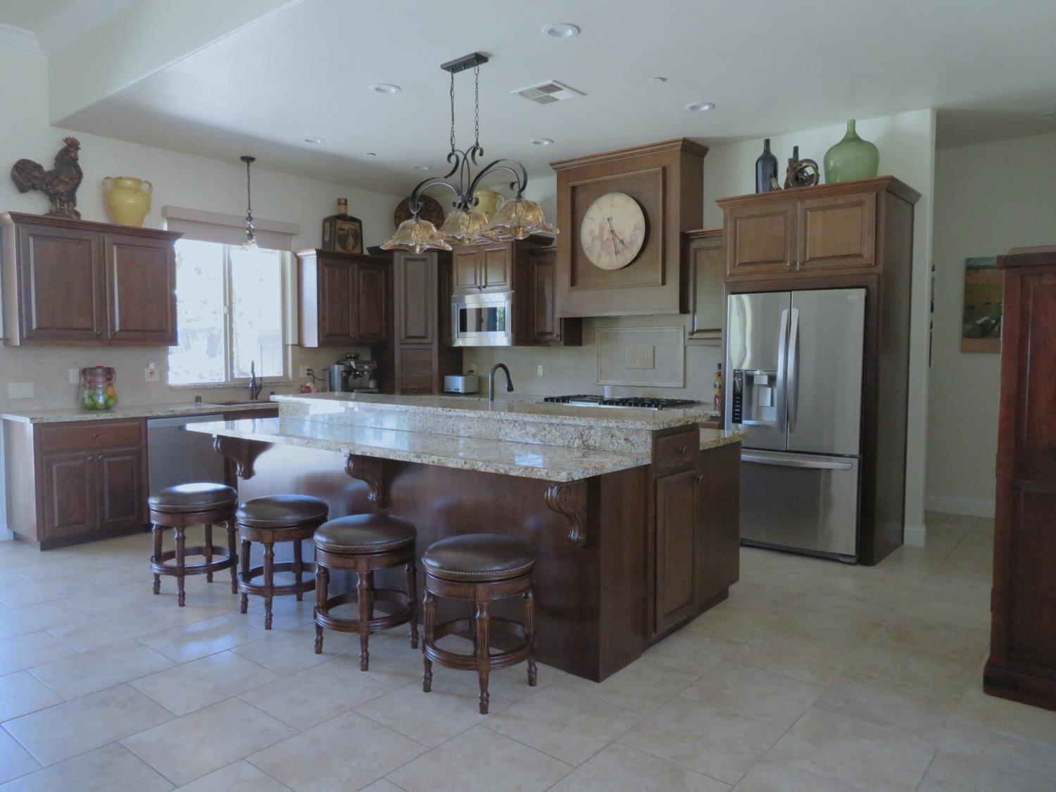 Oakdale, California, 95361, United States, 3 Bedrooms Bedrooms, ,4 BathroomsBathrooms,Residential,For Sale,1905843