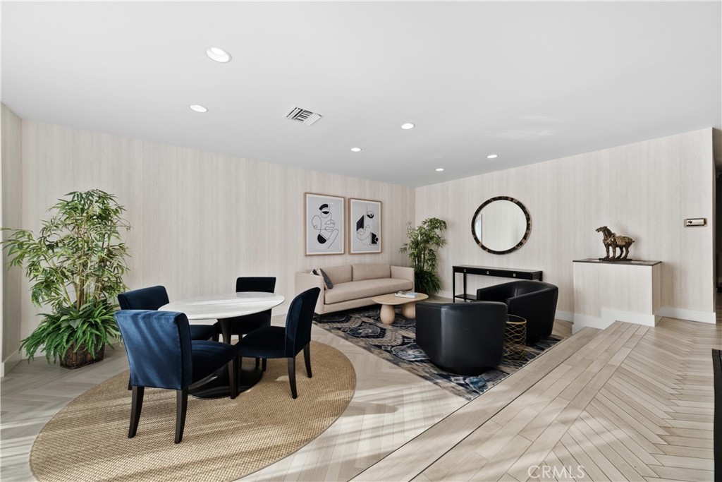 Beverly Hills, California, 90212, United States, 2 Bedrooms Bedrooms, ,2 BathroomsBathrooms,Residential,For Sale,1912615