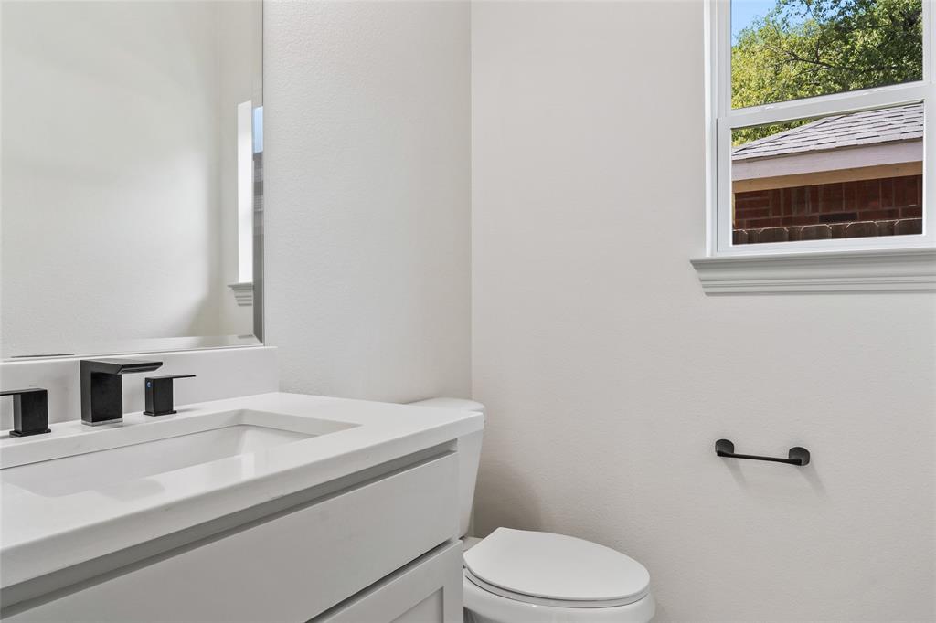 Dallas, Texas, 75212, United States, 4 Bedrooms Bedrooms, ,3 BathroomsBathrooms,Residential,For Sale,1930273