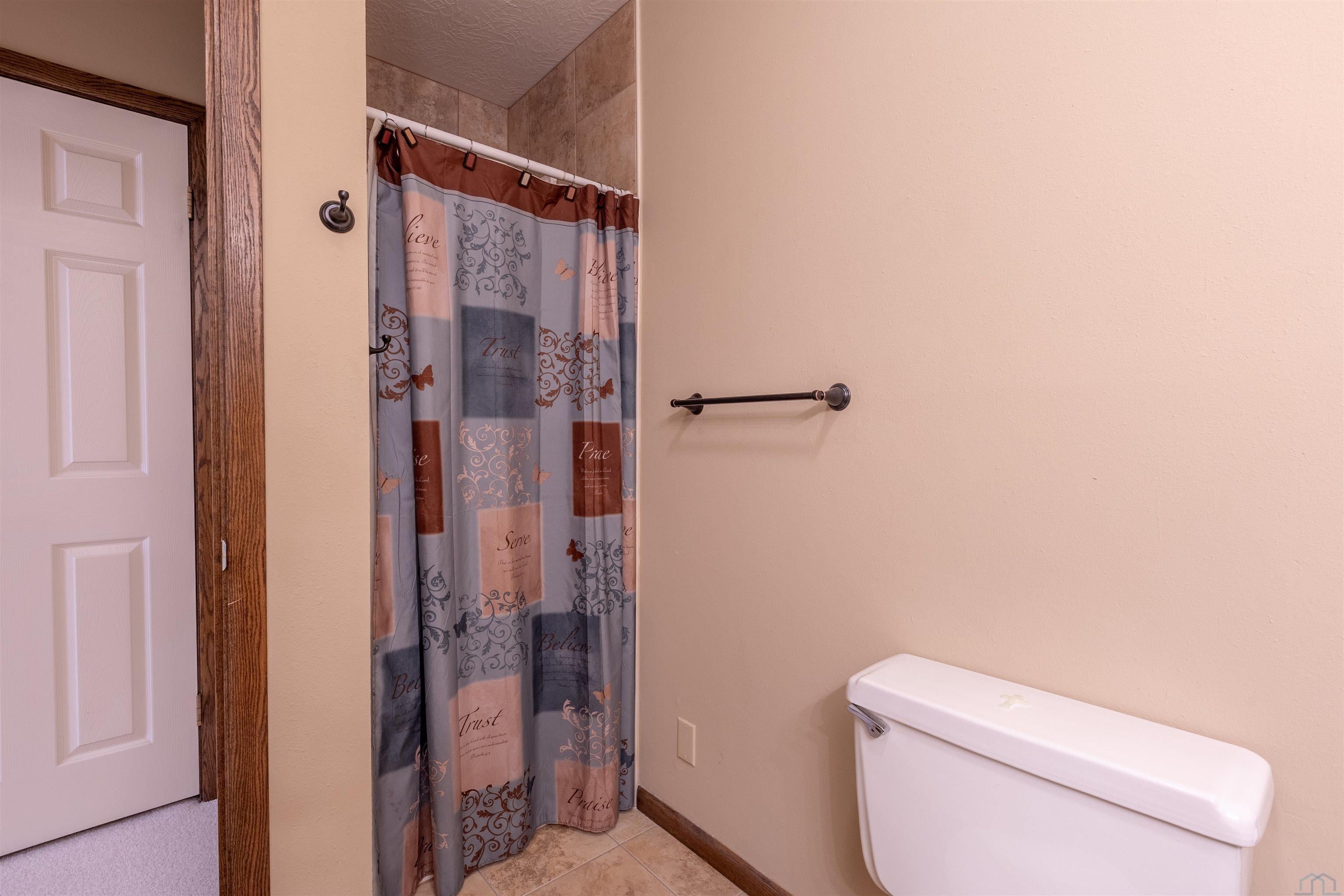 Sioux City, Iowa, 51104, United States, 4 Bedrooms Bedrooms, ,5 BathroomsBathrooms,Residential,For Sale,2042014