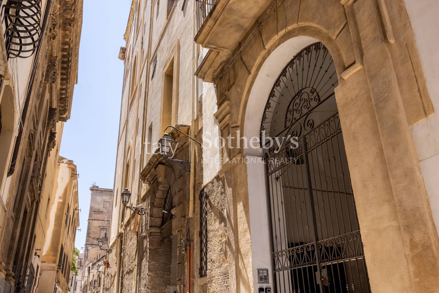 Penthouse with Terrace in the Heart of Palermo