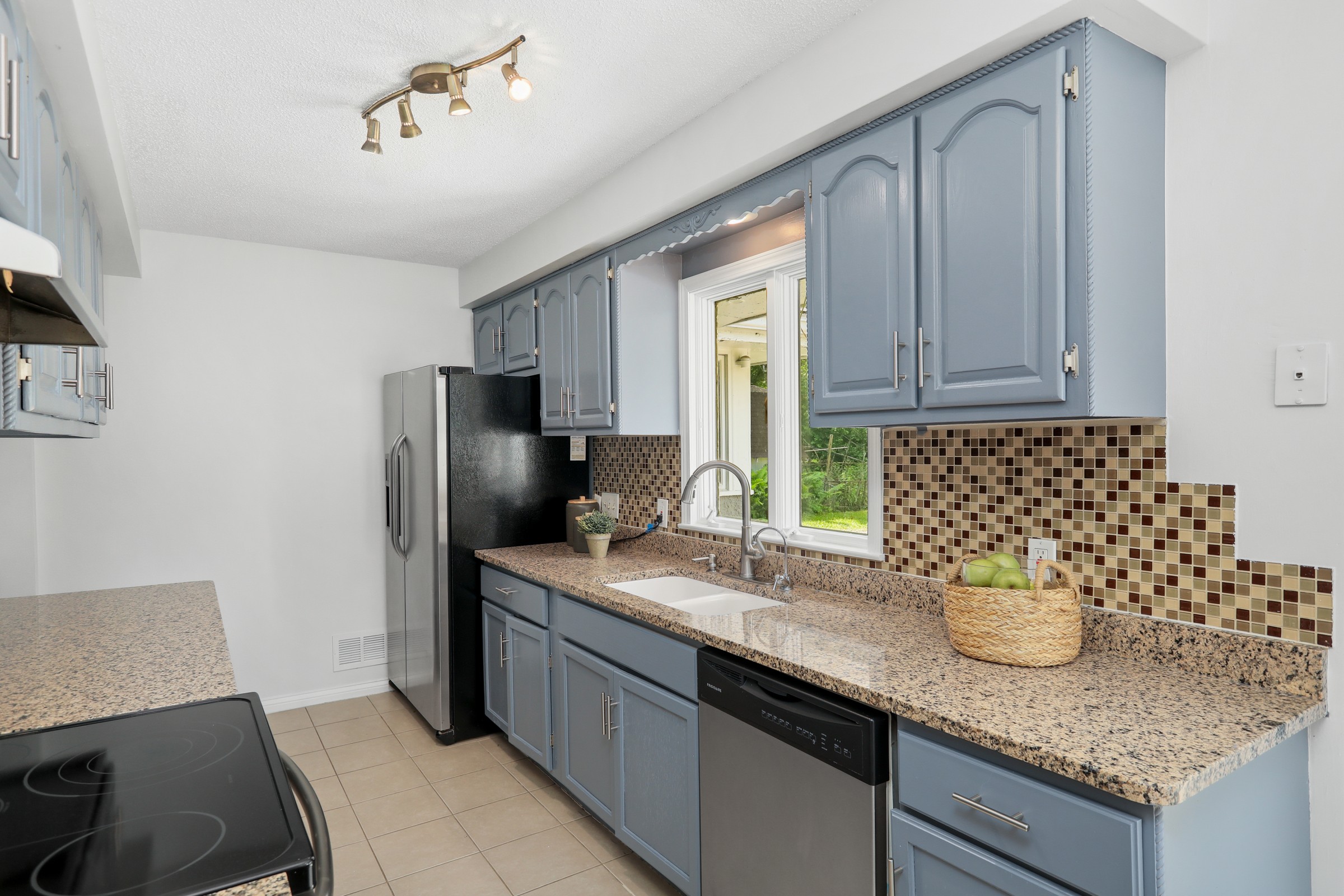  8609 West River Road, Brooklyn Park, MN 55444 - 物件實景