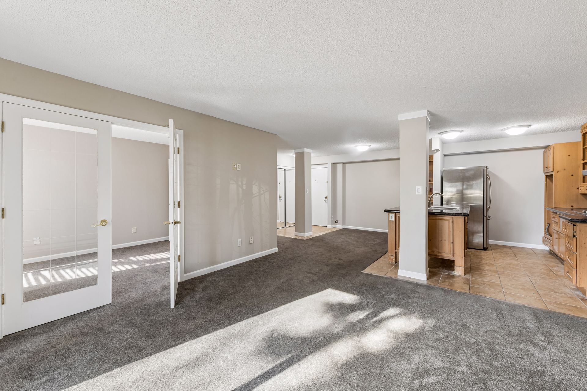  Updated Walkout Condo with Amenities - 物件實景