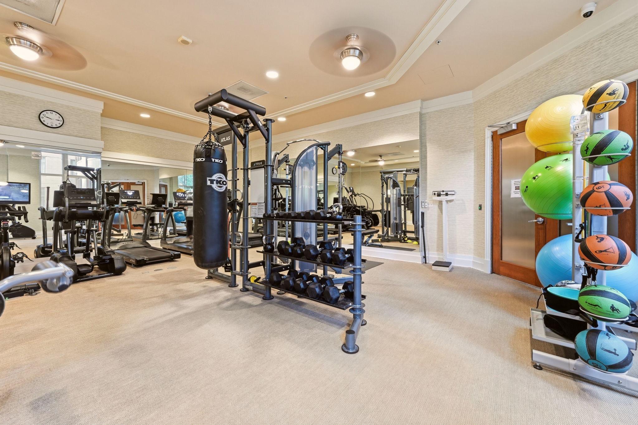  8220 Crestwood Heights Drive, Mclean, VA, 22102 - 物件實景