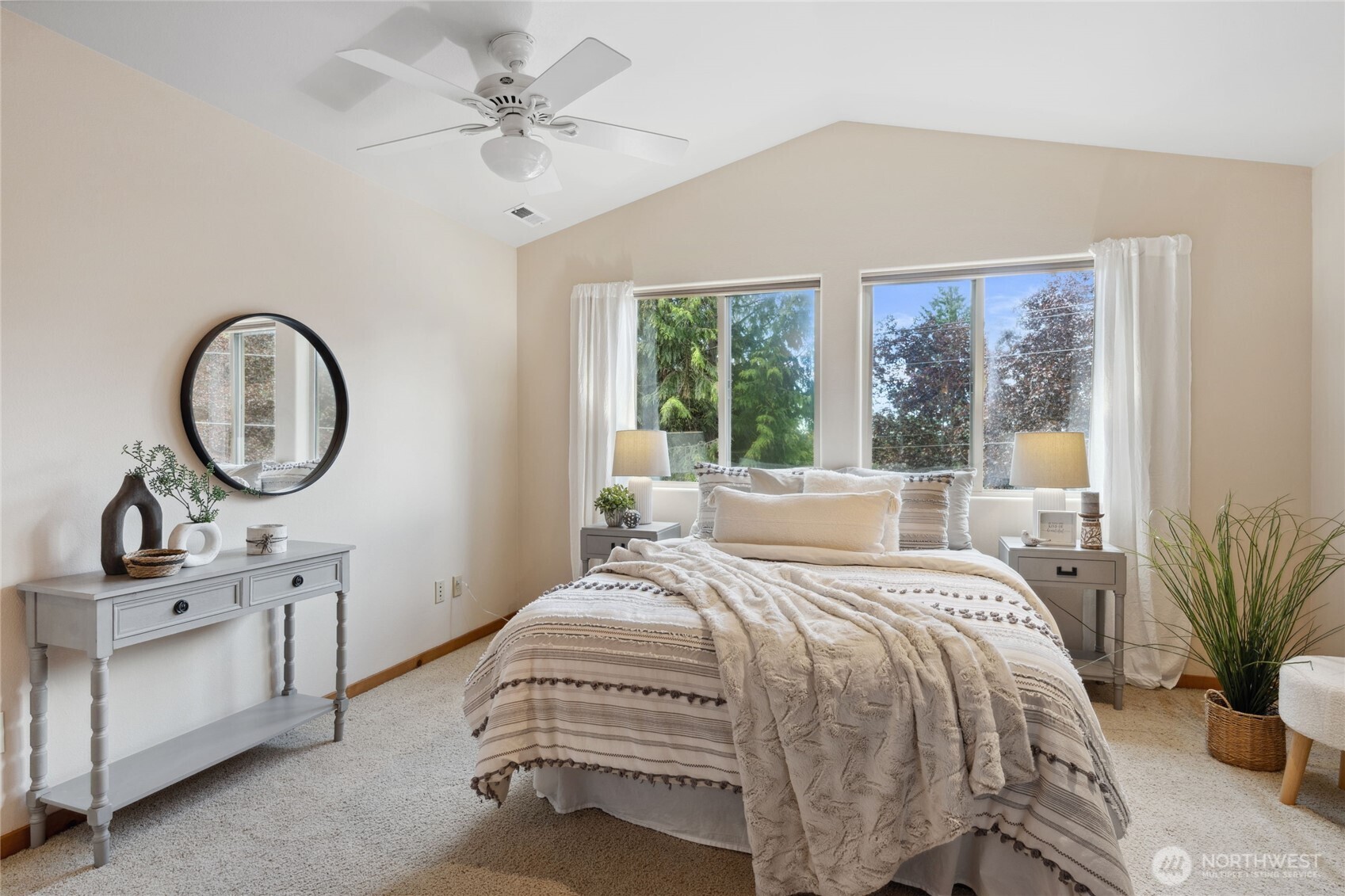 Kirkland, Washington, 98033, United States, 4 Bedrooms Bedrooms, ,2 BathroomsBathrooms,Residential,For Sale,1804621