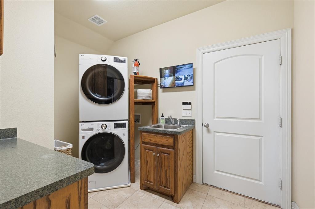 Midlothian, Texas, 76065, United States, 4 Bedrooms Bedrooms, ,4 BathroomsBathrooms,Residential,For Sale,2001564