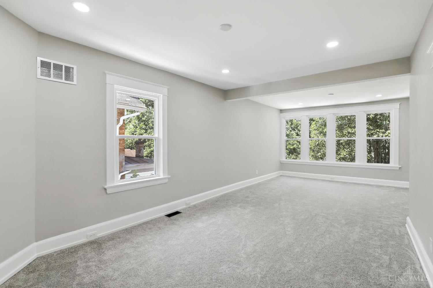 Cincinnati, Ohio, 45209, United States, 3 Bedrooms Bedrooms, ,3 BathroomsBathrooms,Residential,For Sale,1908402