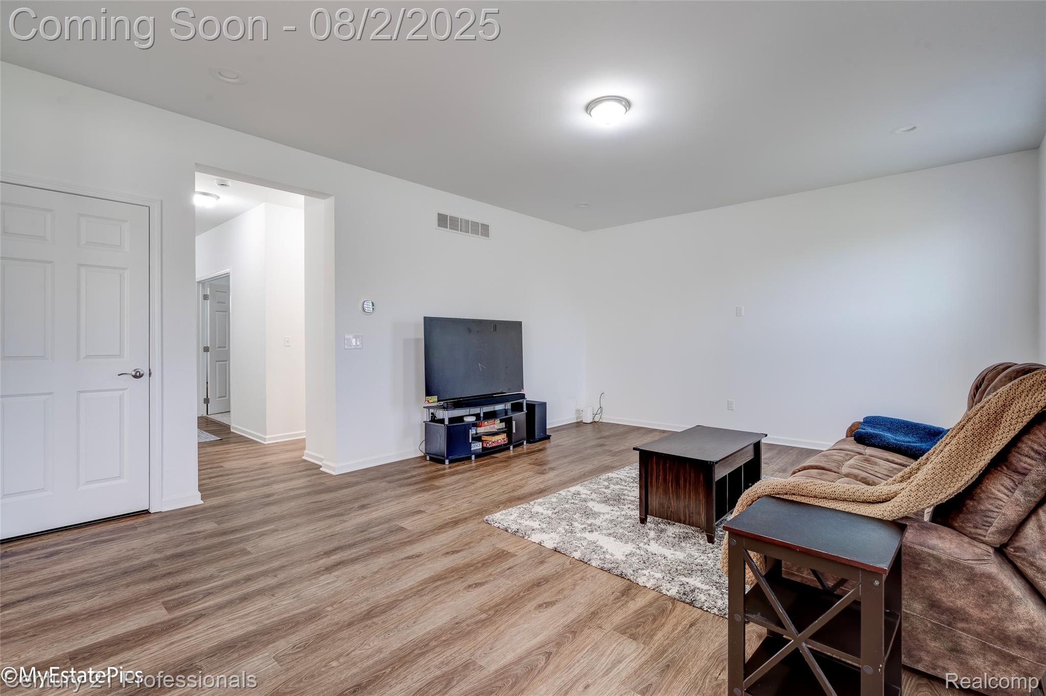 SouthLyon, Michigan, 48178, United States, 4 Bedrooms Bedrooms, ,3 BathroomsBathrooms,Residential,For Sale,1904843