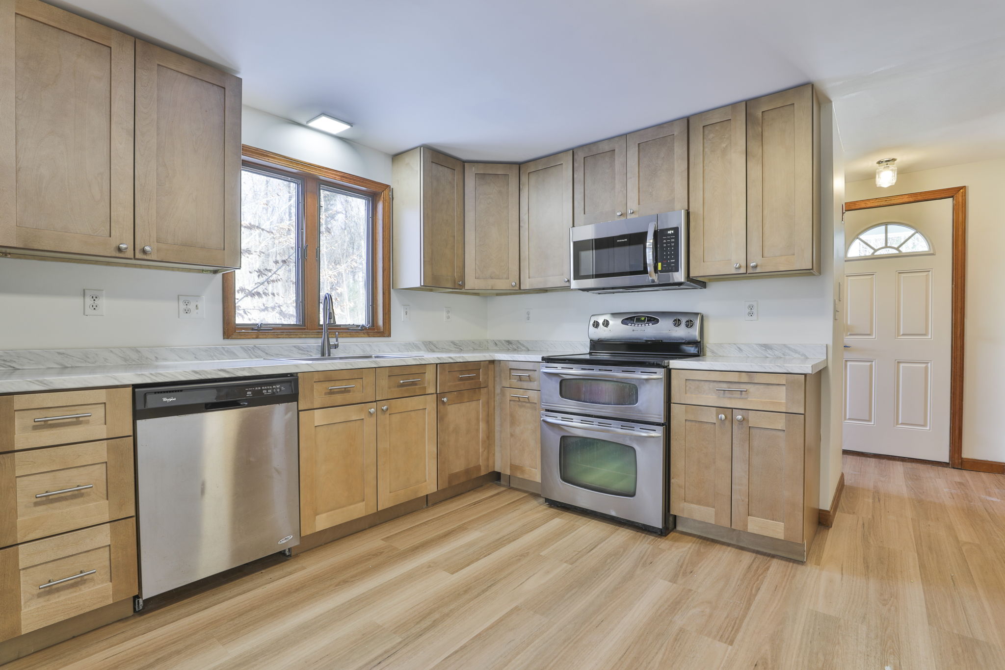 Derry, New Hampshire, 03038, United States, 3 Bedrooms Bedrooms, ,2 BathroomsBathrooms,Residential,For Sale,2006202