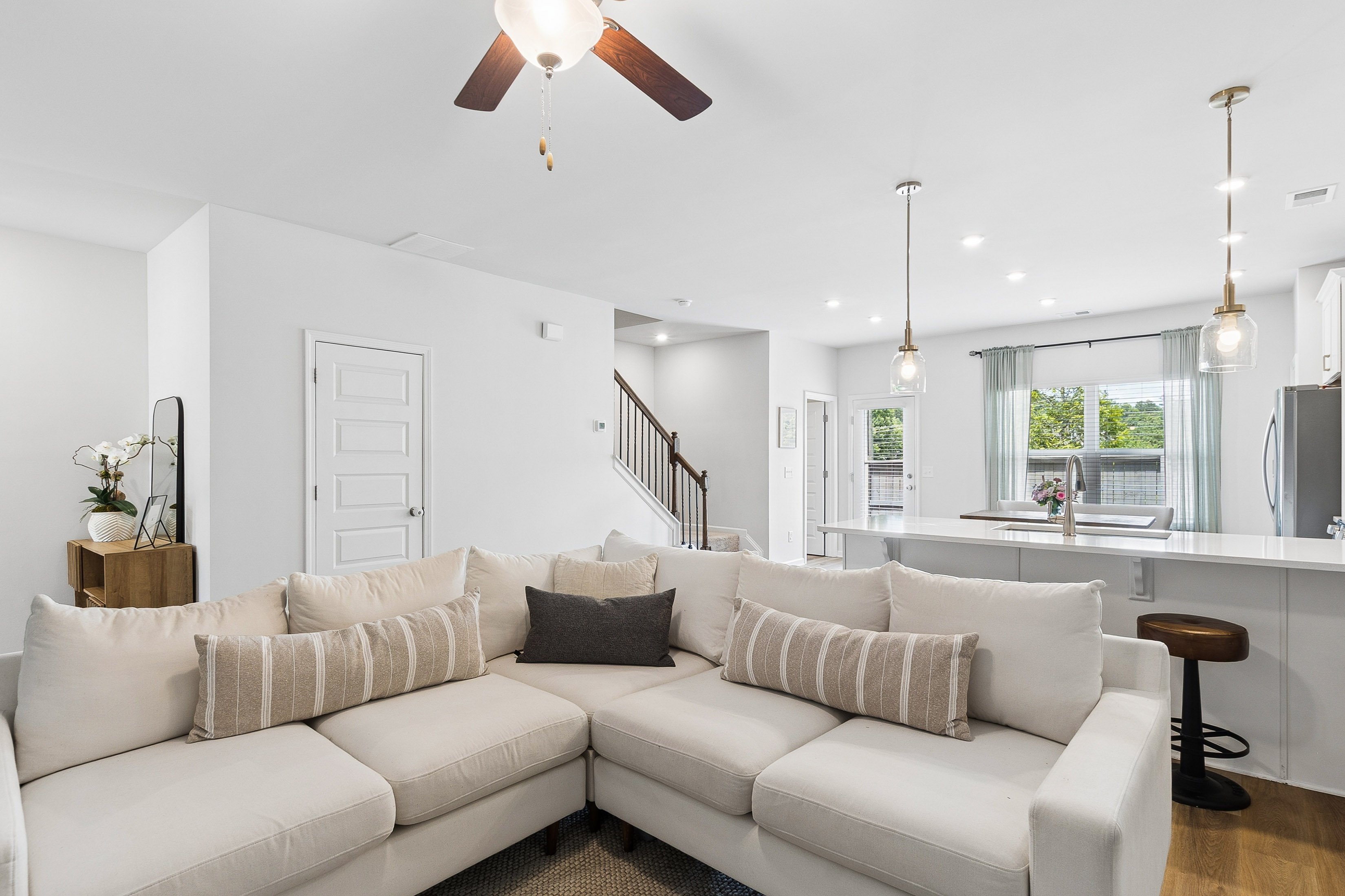  Beautifully Appointed Home Balances Comfort, Style and Low Maintenance Living - 物件實景