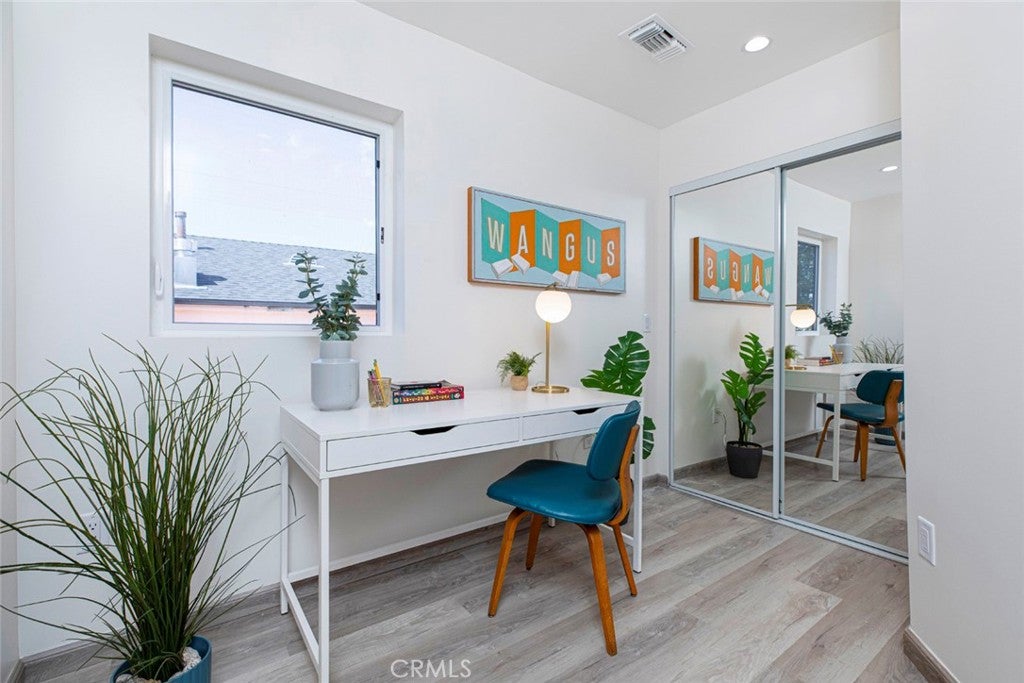 Los Angeles, California, 90027, United States, ,Residential,For Sale,1938959