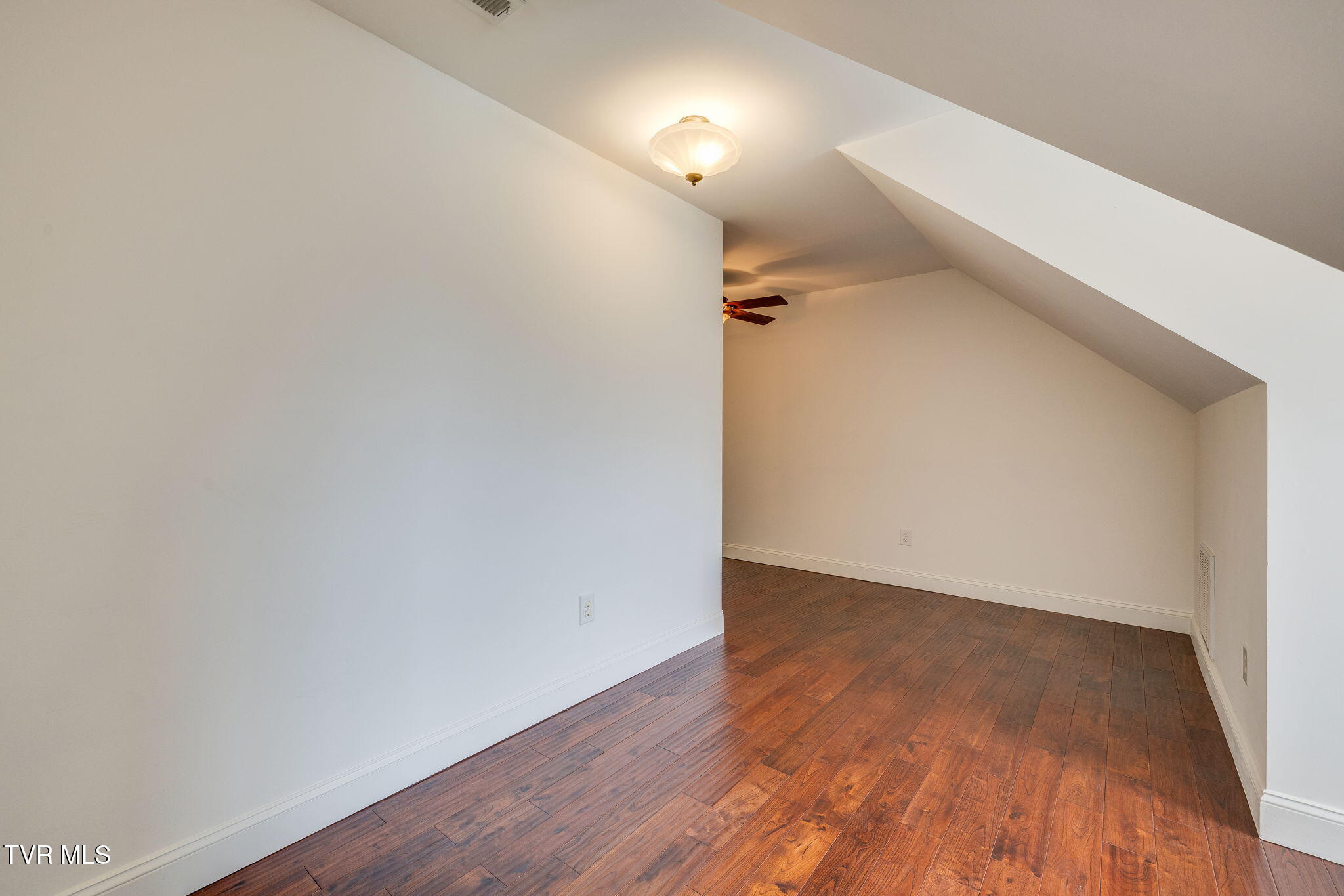 Bluff City, Tennessee, 37618, United States, 3 Bedrooms Bedrooms, ,4 BathroomsBathrooms,Residential,For Sale,2048525