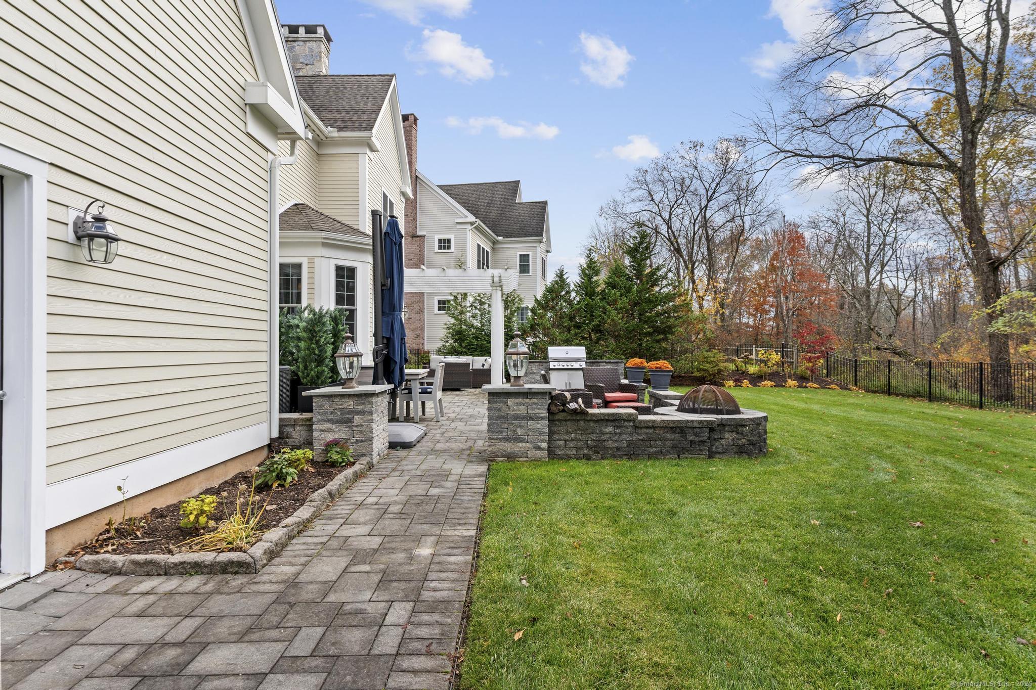 West Hartford, Connecticut, 06117, United States, 4 Bedrooms Bedrooms, ,5 BathroomsBathrooms,Residential,For Sale,1989224